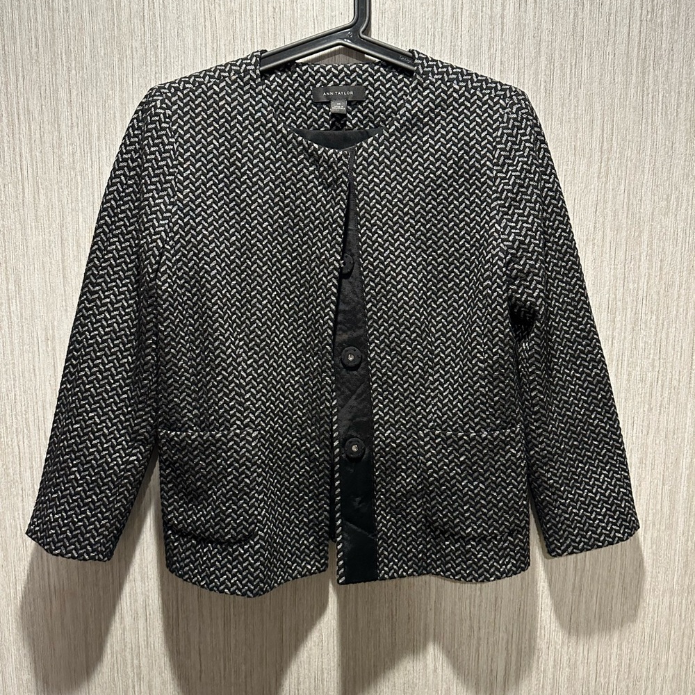 Black and white Ann Taylor women’s blazer